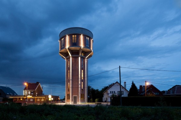 Water-Tower-House-28-1-Kind-Design-600x400 - Un castel de apa transformat in locuinta de lux, langa Bruxelles