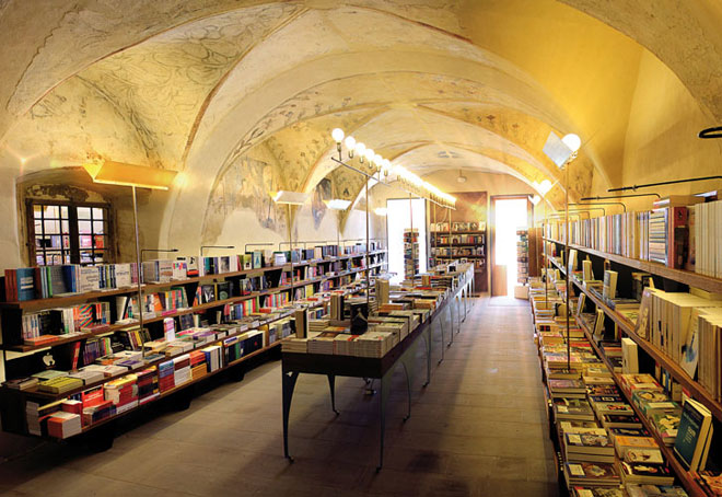 foto-libraria-brasov - Libraria Humanitas Brasov