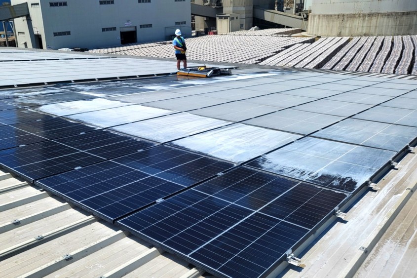 Un nou serviciu Simacek: Curățare și eficientizare panouri fotovoltaice