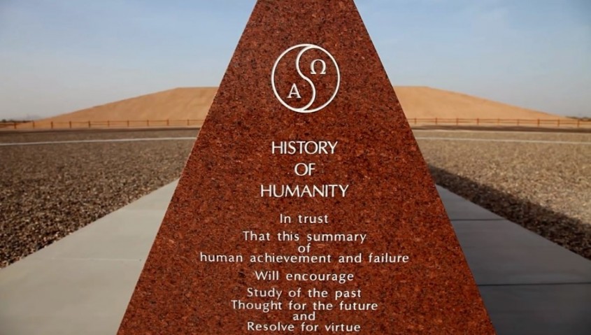 Omul care scrie istoria omenirii în piatră, în orașul pe care l-a construit în centrul lumii