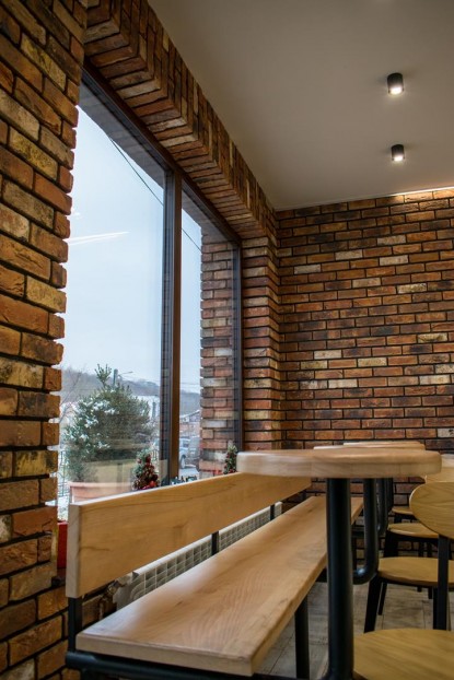 Interior brutarie - pereti placati cu caramida aparenta  Iasi Amedio Ideas