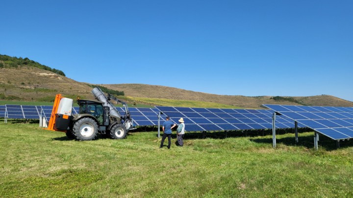 Un nou serviciu Simacek: Curățare și eficientizare panouri fotovoltaice