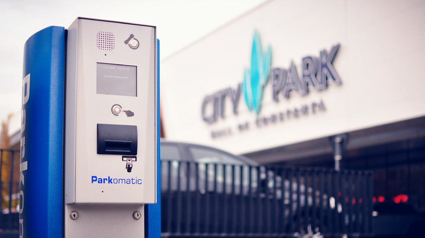 Taxa de parcare poate fi plătită direct de pe smartwatch - premieră de la Parkomatic