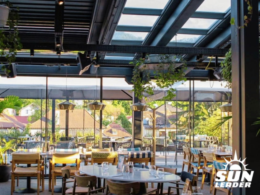 Pergola bioclimatică retractabila si acoperis de sticla la restaurant – proiect HoReCa SunLeader