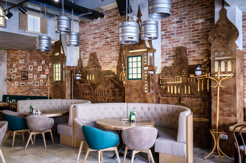 Restauurant Czech-In Staropramen Iași - pereti cu caramida aparenta