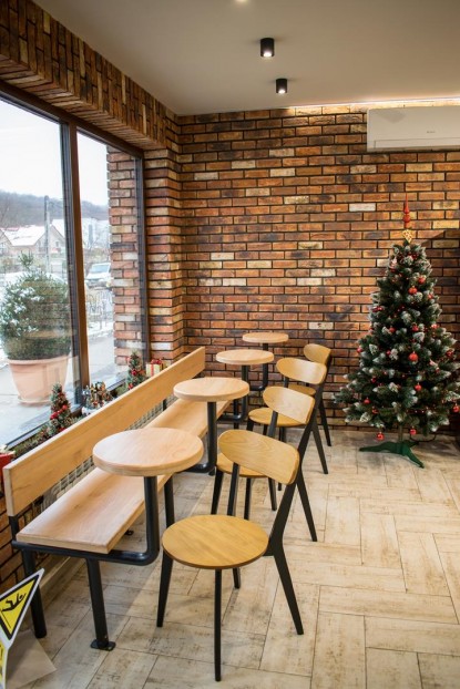 Interior brutarie, dupa transformarea cu caramida aparenta  Iasi Amedio Ideas