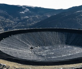 Lac artificial căptușit cu geomembrană pentru producerea zăpezii pe P&acirc;rtia Olimpică din Borșa