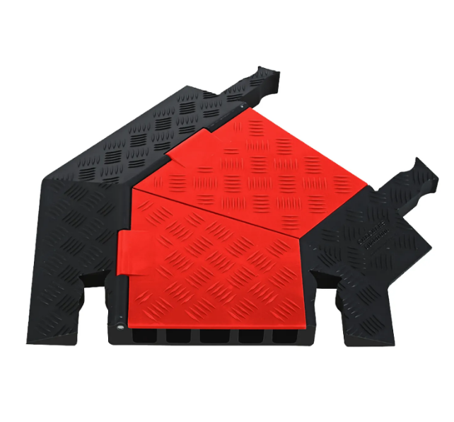Secțiune cot sistem protecție cabluri 5 canale GUARD DOG 5 CHANN.png
