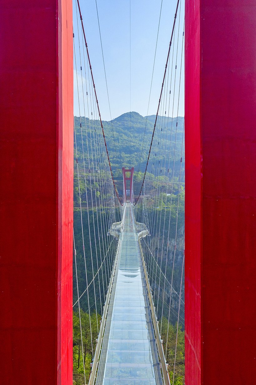 A fost inaugurat cel mai lung pod de sticlă din lume