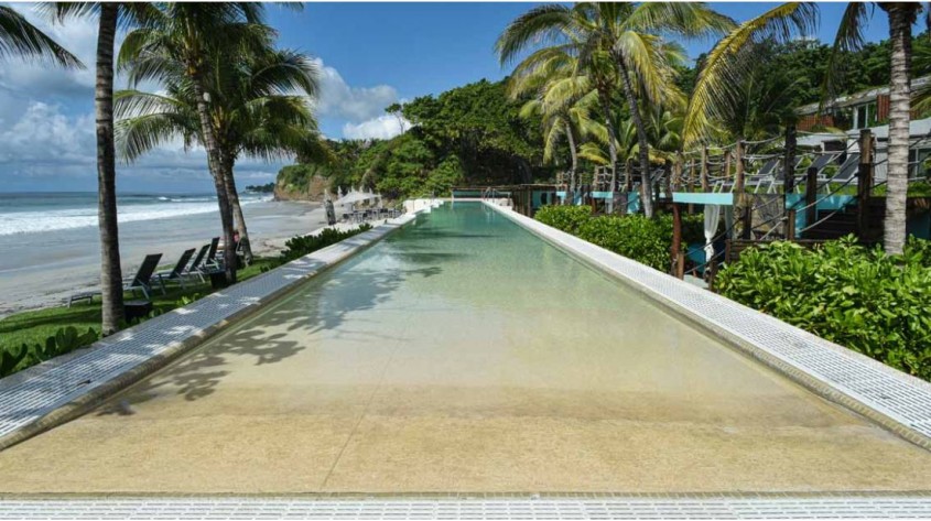 Myrtha Pools a furnizat un bazin infinity pentru hotelul W Punta de Mita Marriott