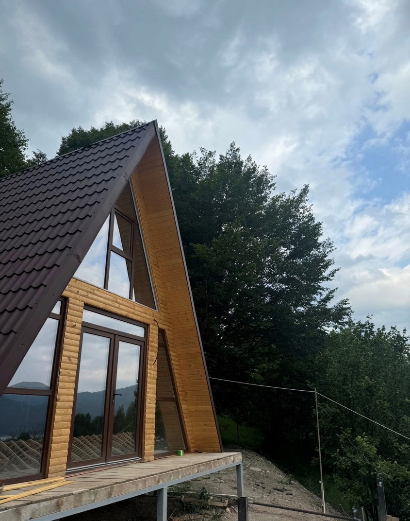 Tâmplărie PVC Gealan de la Sabiterm – Soluția ideală pentru cabanele A-Frame