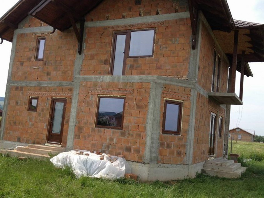 Uși de exterior din PVC pentru case vile și pensiuni – Studii de caz reale din