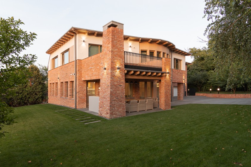 Casa de tip unifamilial din Cluj-Napoca  Cluj-Napoca BRICKED - SAVED BRICKS OF TRANSILVANIA 