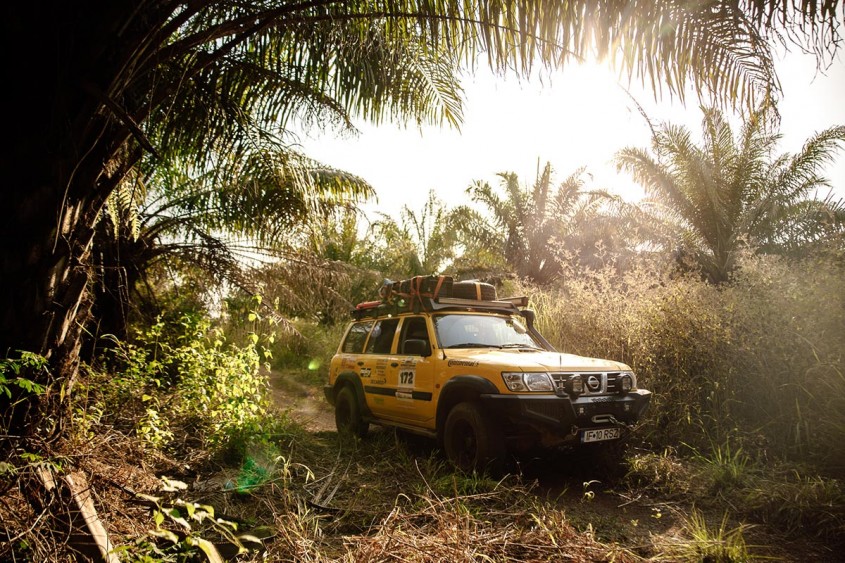 20 000 KM prin Europa și Africa fără plasă de siguranță Povestea echipei B-Leader la Budapest-Bamako