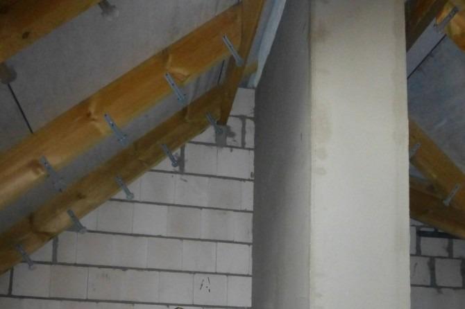 Camera trebuie pregătită înainte de pulverizare cu spumă poliuretanică Ar trebui să fie instalat un cuier