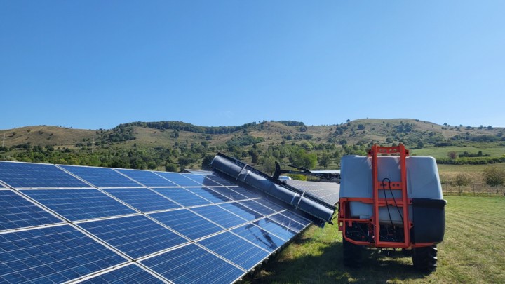 Un nou serviciu Simacek: Curățare și eficientizare panouri fotovoltaice