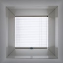 Un nou paradis al mașinilor de lux este iluminat cu ajutorul cupolelor luminatoare VELUX Commercial