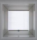 Un nou paradis al mașinilor de lux este iluminat cu ajutorul cupolelor luminatoare VELUX Commercial