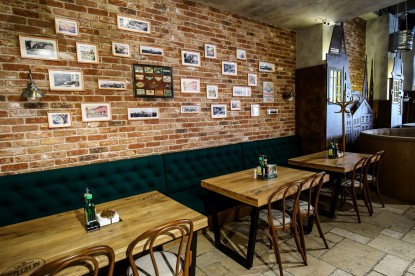 Czech-In Staropramen Iași - interior cu caramida aparenta  Iasi Amedio Ideas