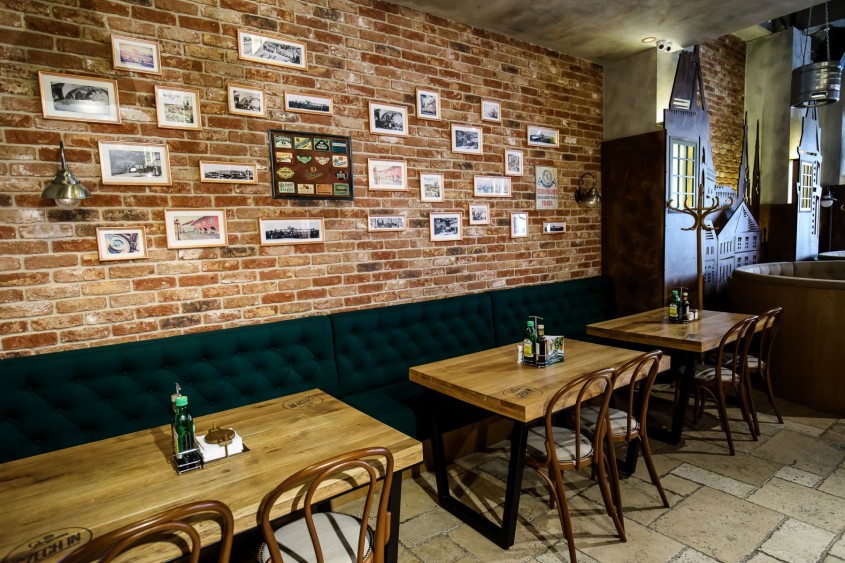 Czech-In Staropramen Iași - interior cu caramida aparenta