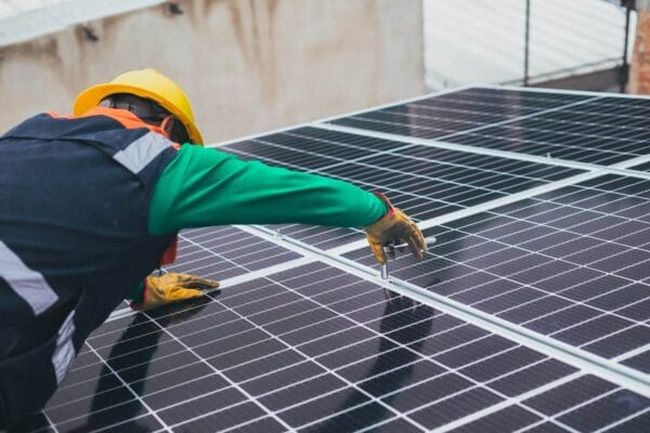 Comparatie între panourile fotovoltaice Trina Solar și Longi Solar