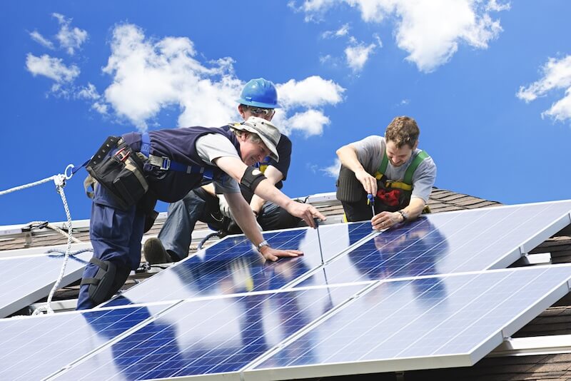 Împământarea sistemelor fotovoltaice: ce trebuie să știi?
