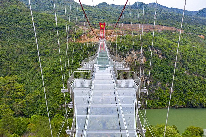 A fost inaugurat cel mai lung pod de sticlă din lume