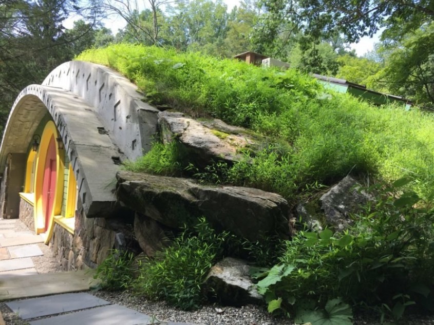 Un fan al filmului "Stăpânul Inelelor" și-a făcut propria casă-hobbit, eficientă energetic