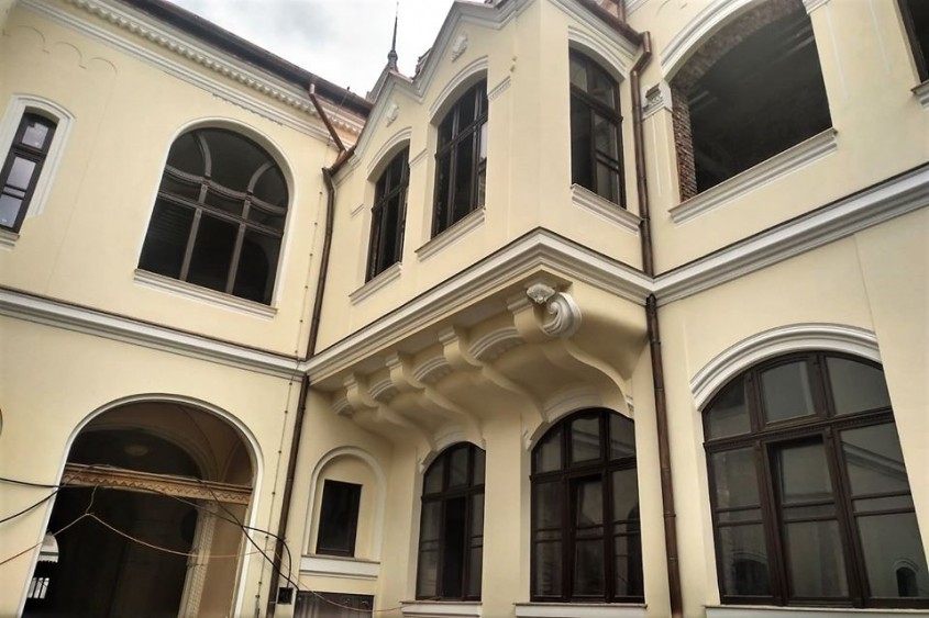 Cum arată azi Palatul Episcopal Greco-Catolic din Oradea, mistuit de flăcări acum doi ani