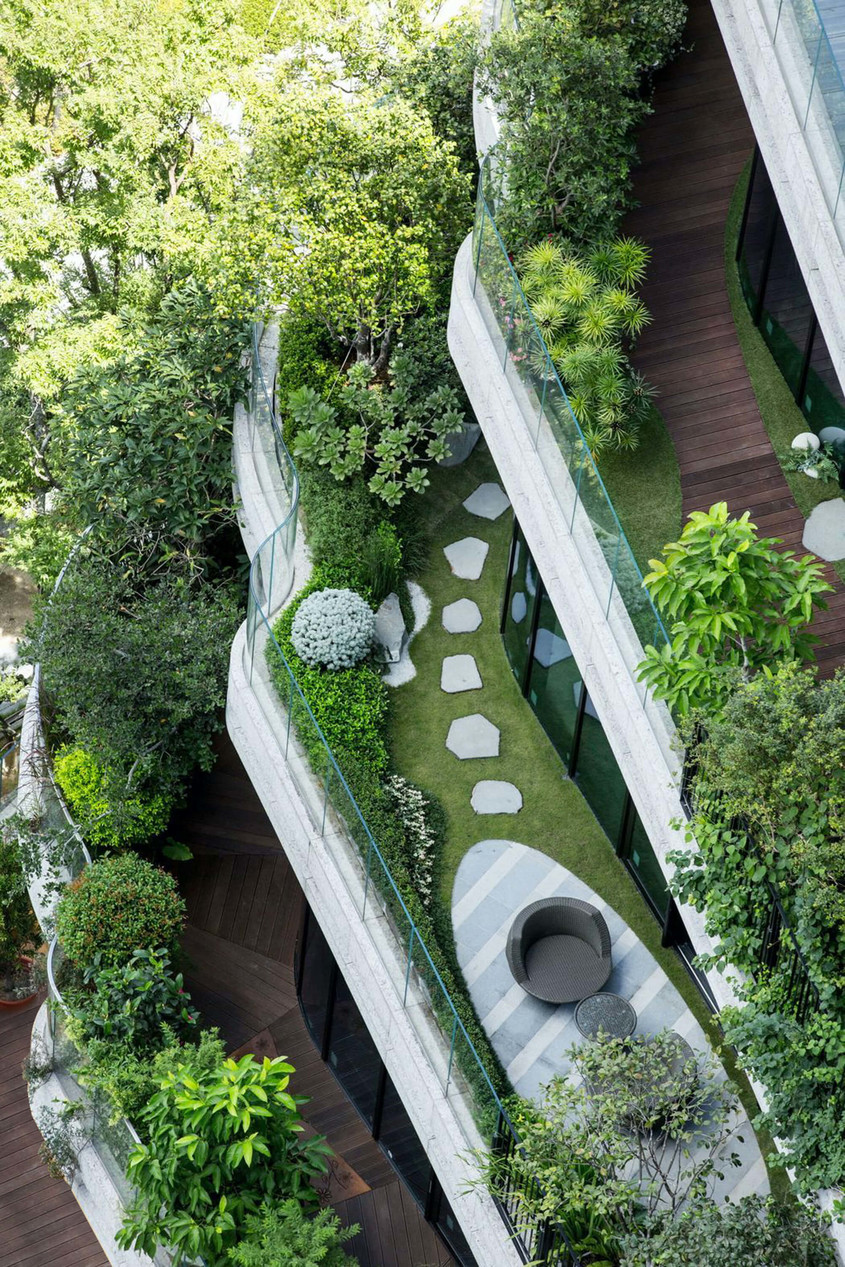 Uluitorul turn răsucit al lui Vincent Callebaut este aproape gata (Foto)