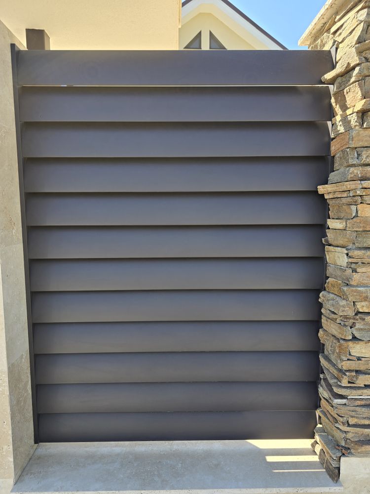 Poarta din aluminiu HYPERION – robustă, impunătoare și cu design oval