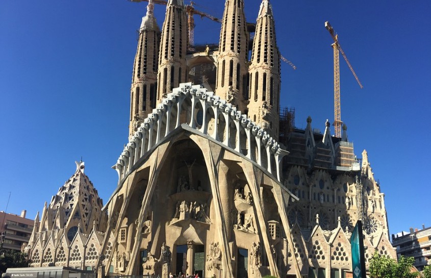 Catedrala Sagrada Familia a intrat în legalitate dupa 137 de ani Istoria tumultoasă a capodoperei lui
