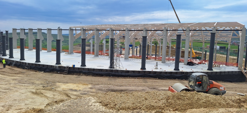 Zinc, oțel, beton, lemn și apă. O nouă investiție pentru viitorii campioni ai sporturilor de natație