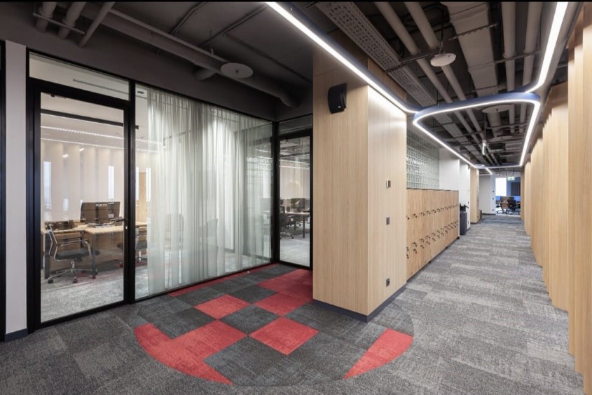 Mocheta BLOQ: Pardoseala care organizează spațiul, reduce zgomotul și rezistă &icirc;n timp