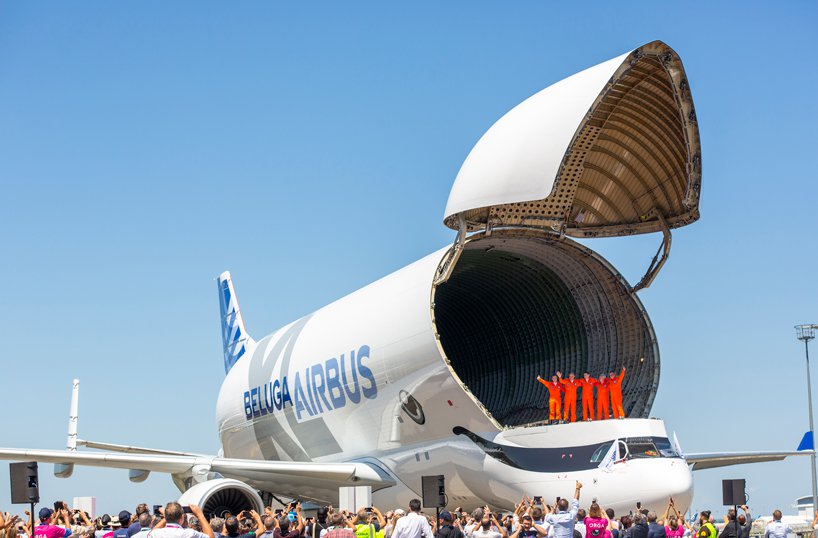 Un delfin alb în cer: Uriașul Beluga XL de la Airbus a efectuat primul zbor