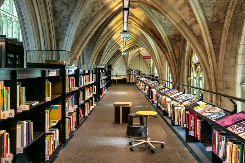 O biserica transformata intr-o librarie