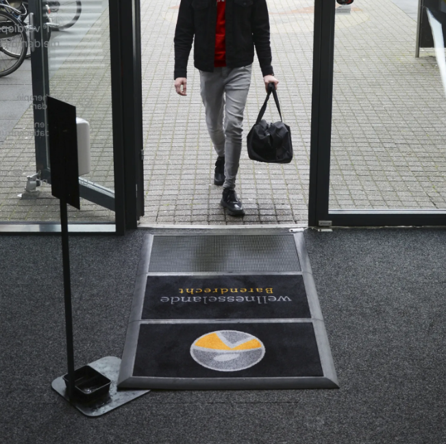 Covor dezinfectant personalizat SANI-MASTER LOGO 348 – Notrax.png