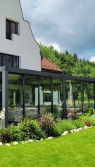 Pergole bioclimatice și sisteme de sticlă pentru Timian Chalet – Miercurea Ciuc