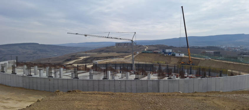 Zinc, oțel, beton, lemn și apă. O nouă investiție pentru viitorii campioni ai sporturilor de natație
