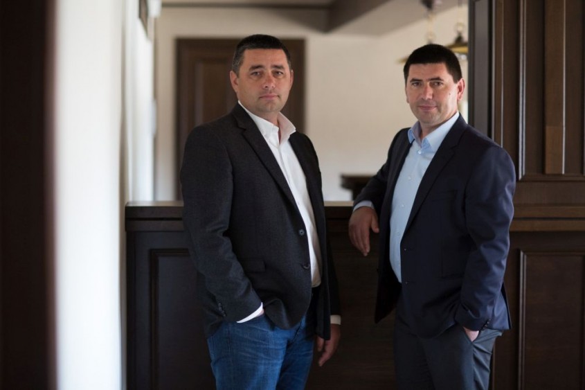 Elis Pavaje rămâne de liderul pieței prefabricatelor de mici dimensiuni și după 35 de ani de