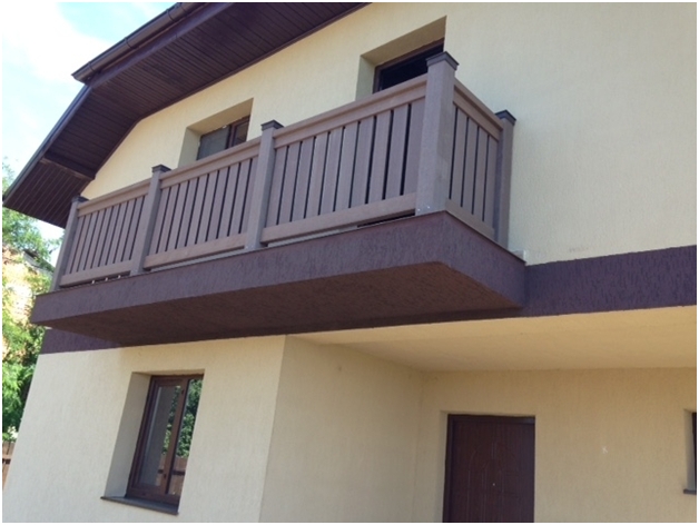 Balustrada din profile WPC utilizate la amenajarea balconului