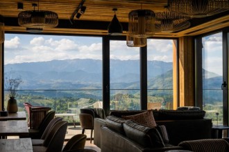 The Pines Bucegi Lodge &ndash; sonorizare profesionala pentru o experienta autentica de hotel boutique