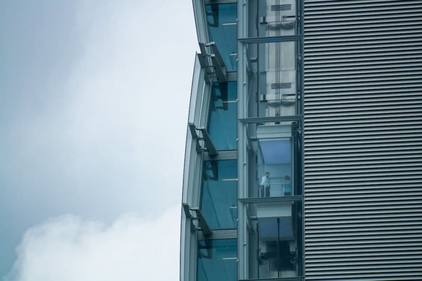 Ce este un lift cu cabină panoramică și cum funcționează?
