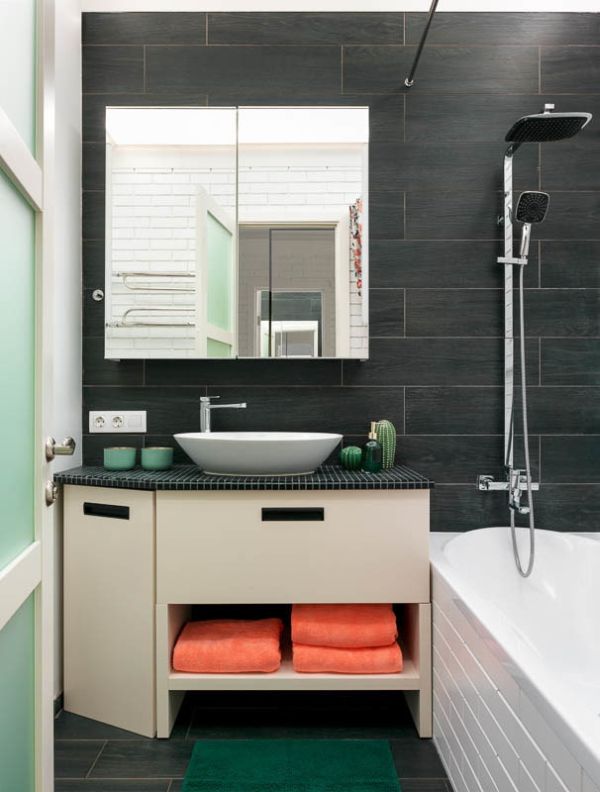 Gresie și faianță neagră în baie – idei pentru o amenajare elegantă