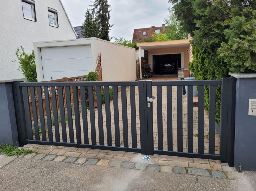 Porți și garduri din aluminiu pentru împrejmuiri exterioare – Soluții durabile și elegante de la SABITERM