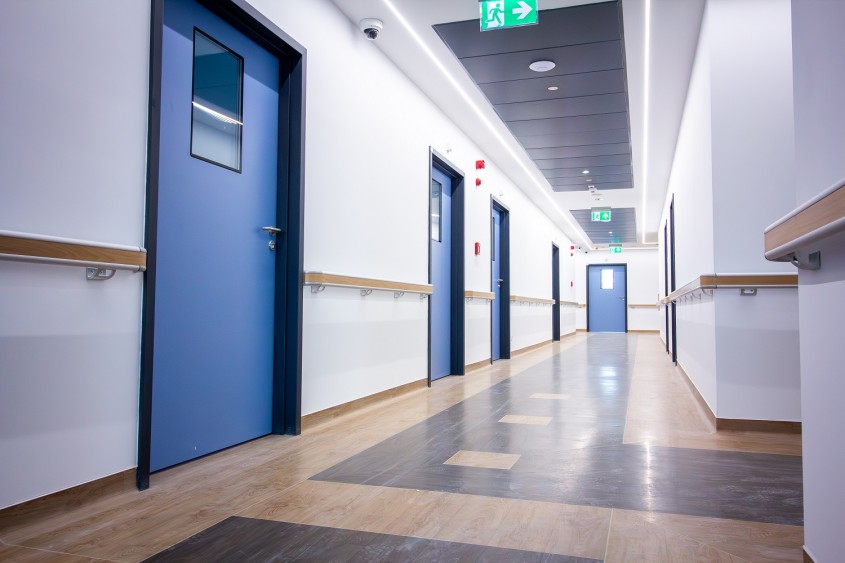 Usi Kadra pentru spitalul Medicover