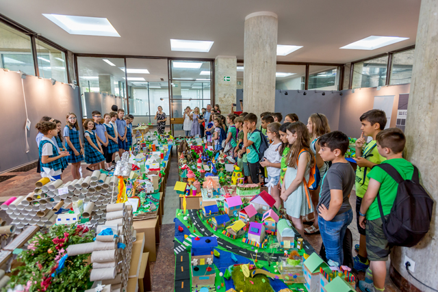 Evenimentul dedicat expoziţiilor claselor De-a arhitectura încheie anul şcolar 2017-2018 în toată ţara