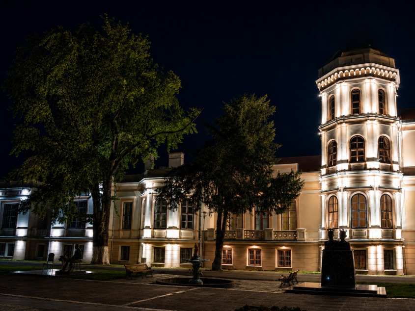 Arhitectura nocturnă: Cum transformă iluminatul percepția orașelor și a clădirilor?