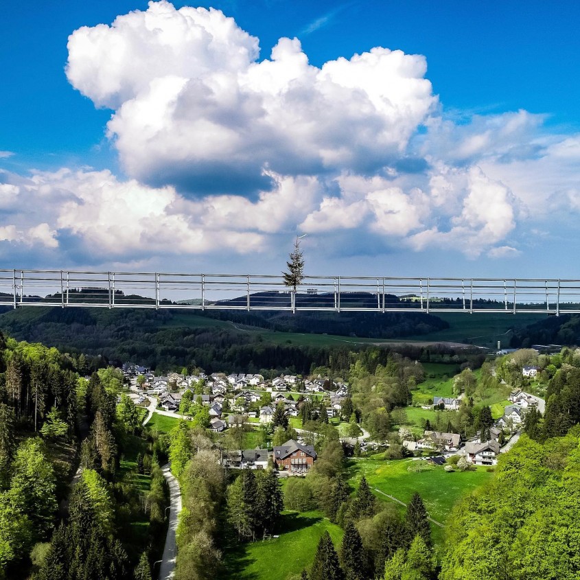 Cel mai lung pod pietonal suspendat din Germania