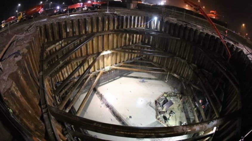 Cea mai adâncă piscină din lume, construită într-o țară europeană, are tunel subacvatic